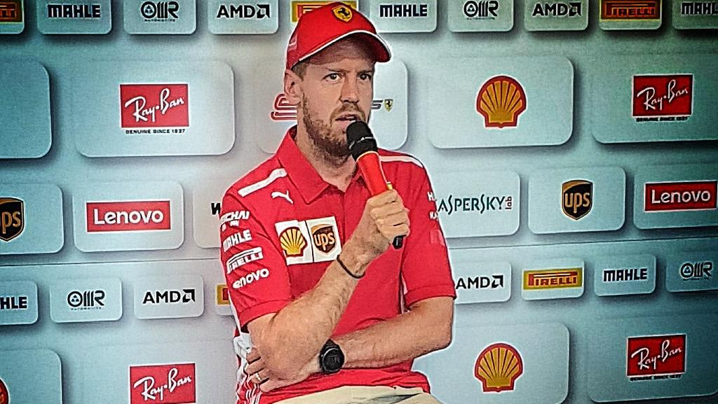 Bei der Medienrunde in Frankreich trägt Vettel den Ehering - eter Stefansky/RTL.de