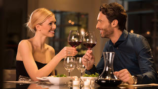 Ein Date im Austausch für ein kostenloses Abendessen.