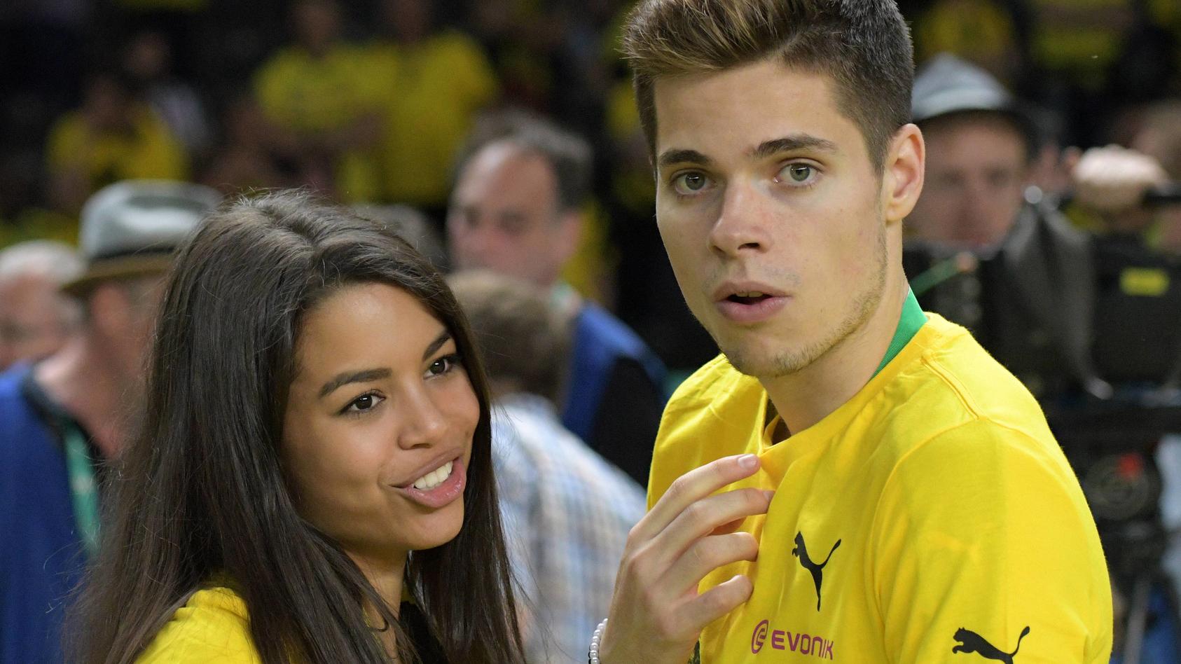 Fussballspieler Julian Weigl Hat Sich Verlobt