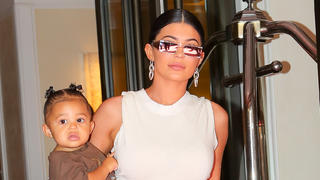 Kylie Jenner flash her toned tummy with Stormi on her hip one day after Met-Gala 2019, Travis Scott was right behind them while they heading to the private airportPictured: Kylie Jenner and Stormi WebsterRef: SPL5087329 070519 NON-EXCLUSIVEPicture by: Felipe Ramales / SplashNews.comSplash News and PicturesLos Angeles: 310-821-2666New York: 212-619-2666London: 0207 644 7656Milan: 02 4399 8577photodesk@splashnews.comWorld Rights, 