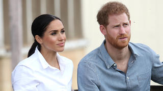 ARCHIV - 17.10.2018, Australien, Dubbo: Prinz Harry und Herzogin Meghan besuchen die Familie Woodley auf der von einer schweren Dürre betroffenen Farm von Mountain View. (zu dpa "Harry und Meghan gehen eigene Wege") Foto: Chris Jackson/PA Wire/dpa +++ dpa-Bildfunk +++