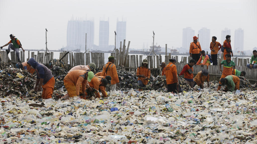 In Vietnam, Indien und Indonesien wird ein Großteil des Mülls nicht fachgerecht abgefertigt.