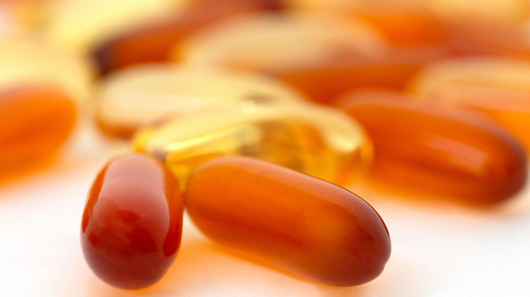 DHA ist eine Omega-3-Fettsäure, die als Nahrungsmittelergänzung eingenommen wird.