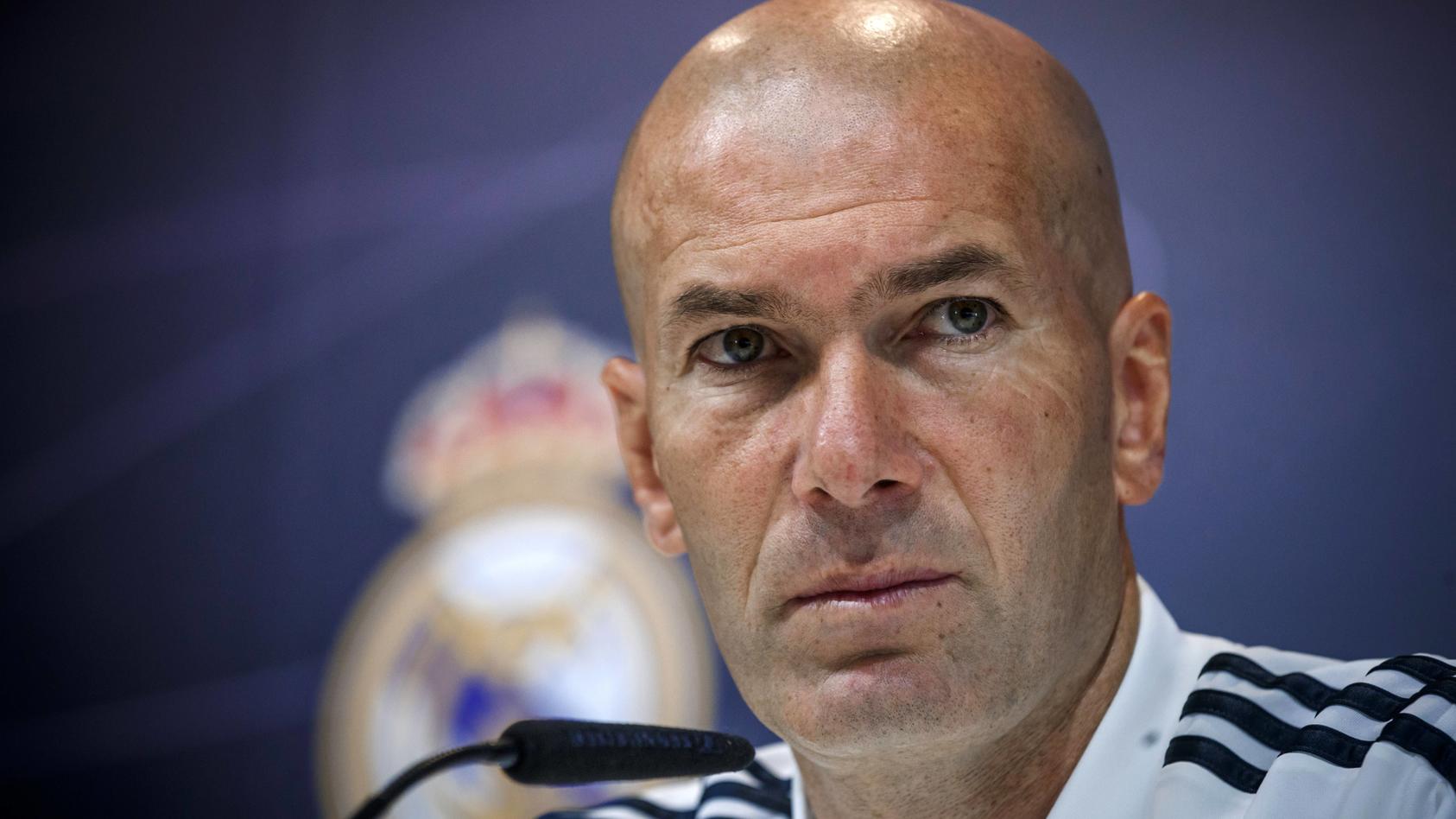 Madrid Spain 20 04 2019 Training Real Madrid Zinedine Zidane Real Madrid looks on DeFodi523