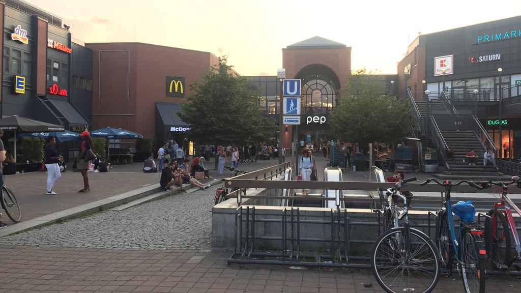 In diesem Einkaufszentrum wollten Mutter und Tochter offenbar einkaufen gehen.