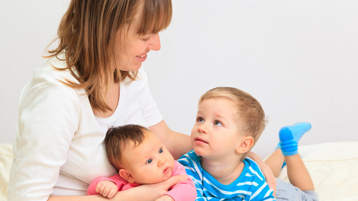 Tandemstillen Baby Und Kleinkind Gleichzeitig An Der Brust