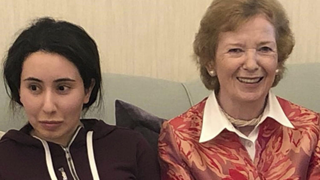 Prinzessin Latifa und Mary Robinson, frühere Staatspräsidentin Irlands sowie UN-Hochkommissarin für Menschenrechte.