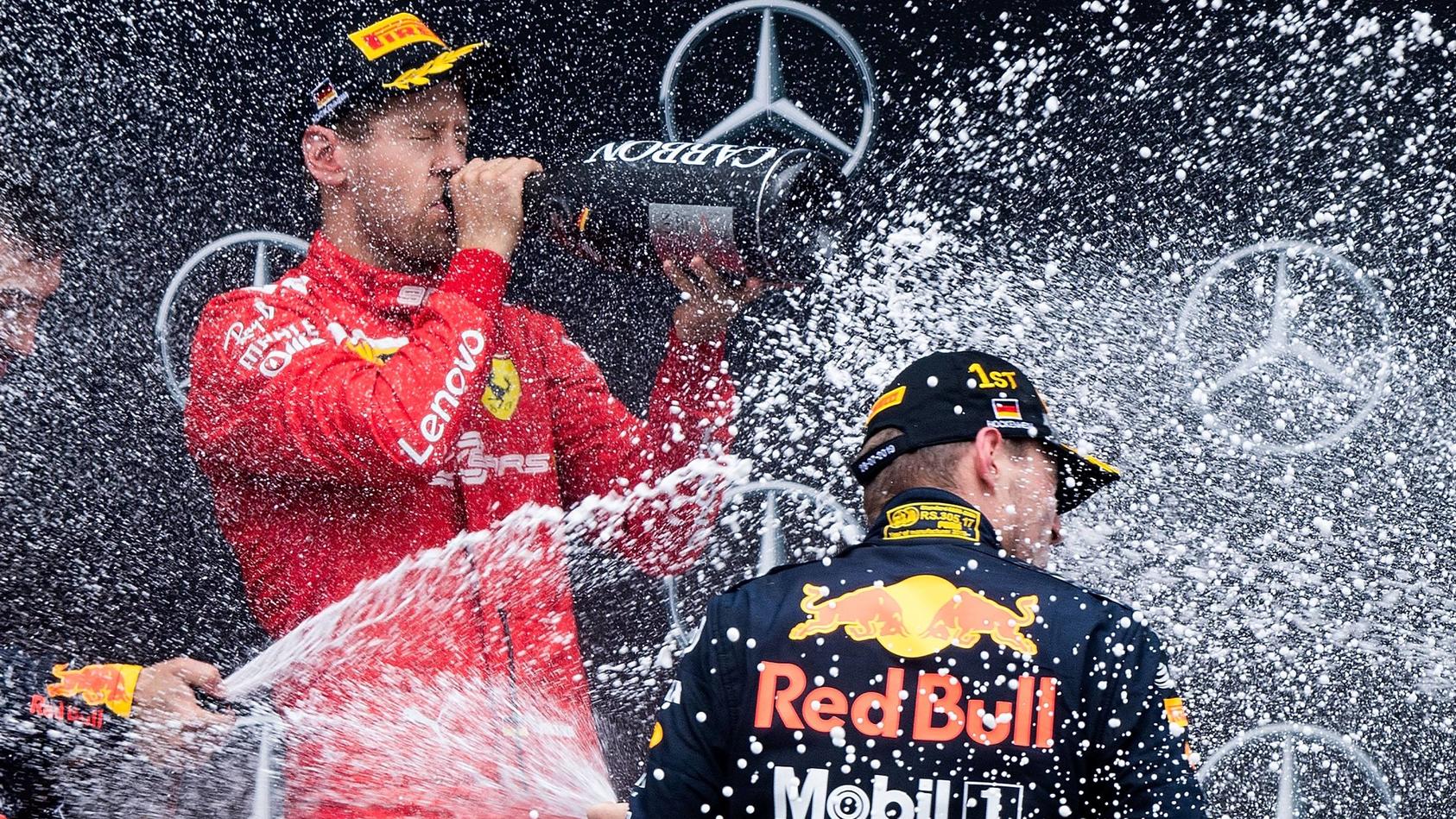 Max Verstappen und Sebastian Vettel blasen bzw. trinken zum Angriff