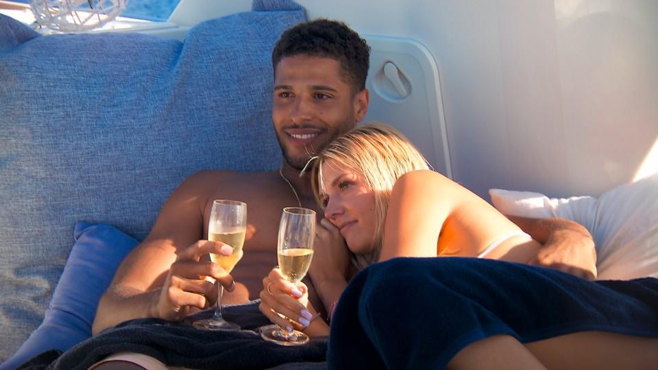David und Gerda verstehen sich beim Gruppendate sichtlich gut.