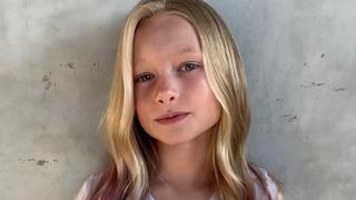 Jessica Simpsons Tochter Maxwell durfte sich die Haarspitzen lila färben.