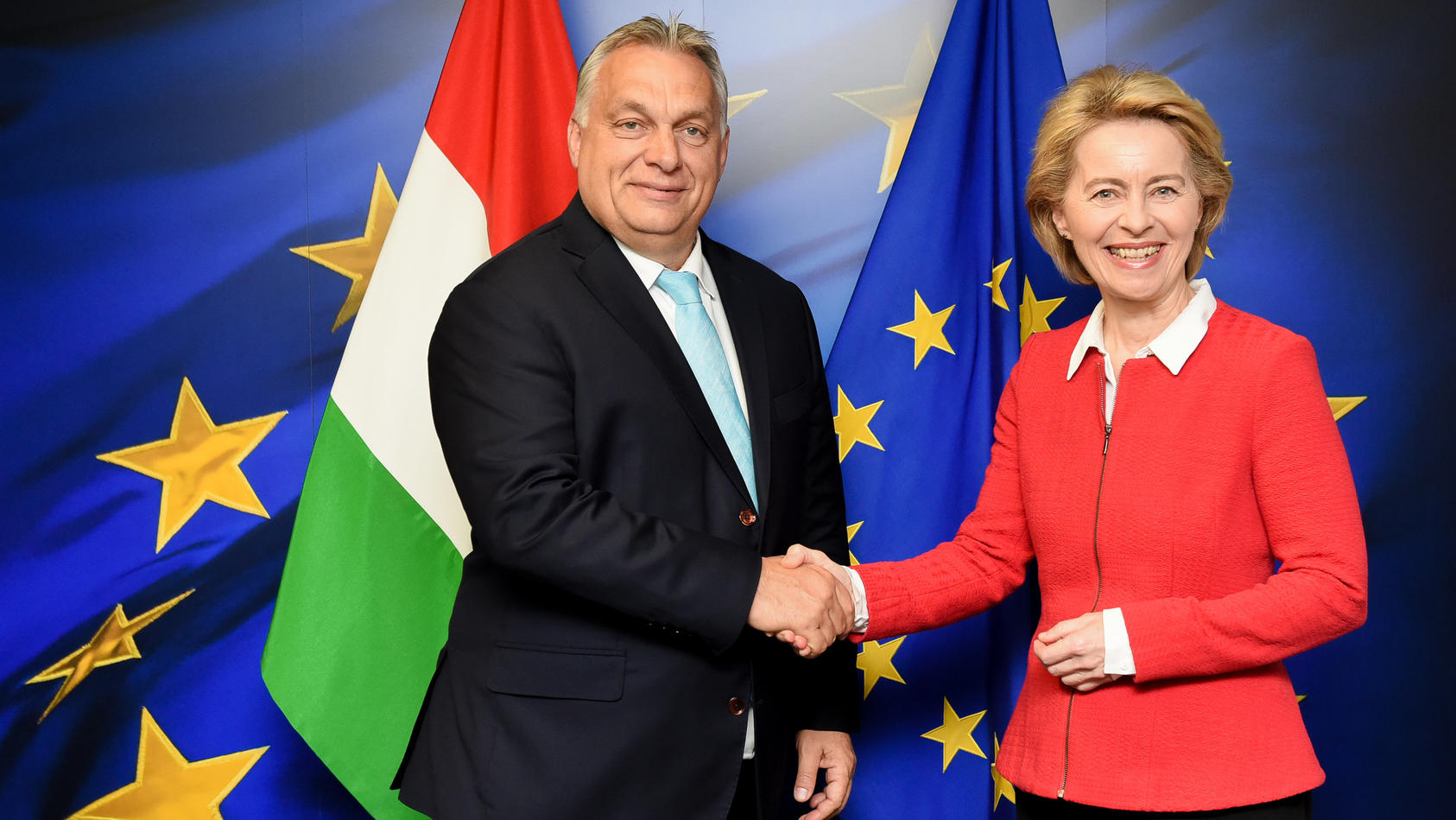 Von der Leyen begrüßt Orban bei der Europäischen Kommission