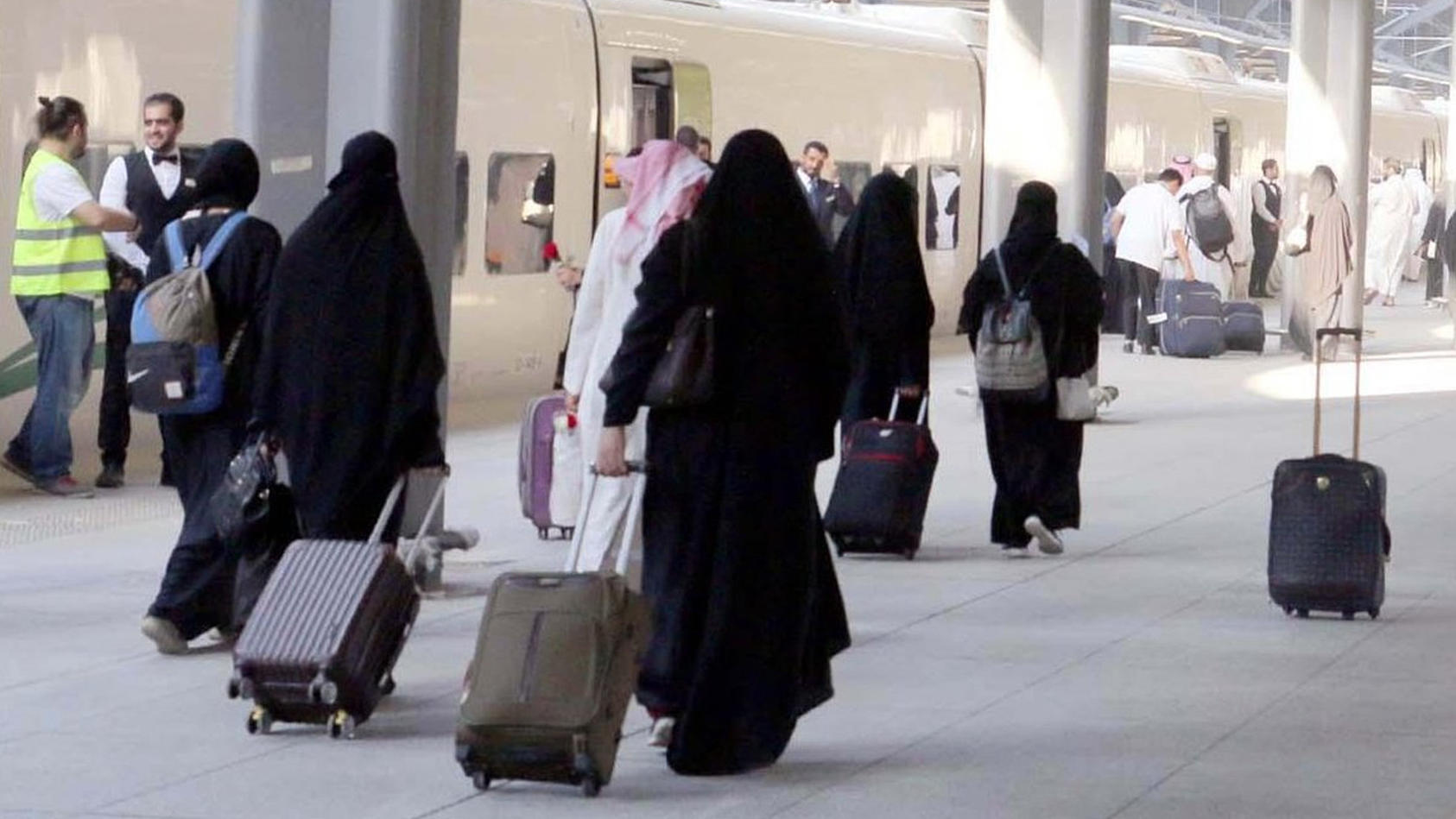 Saudi-Frauen dürfen demnächst auch allein Reisen. 