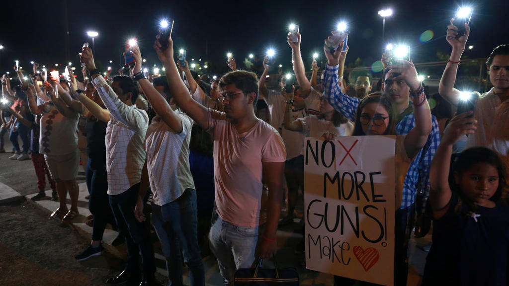 Mourners take part in a vigil near the border fence between Mexico and the U.S after a mass shooting at a Walmart store in El Paso U.S. in Ciudad Juarez. August 3, 2019. REUTERS/Carlos Sanchez NO RESALES. NO ARCHIVES.