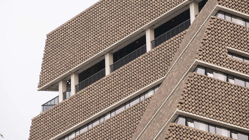 London, 17-Jähriger soll sechsjährigen Jungen von Aussichtsplattform gestoßen haben August 4, 2019, London, London, United Kingdom: 04 August 2019. General View GV of the Tate Modern viewing platform A teenager has been arrested after a child was thr