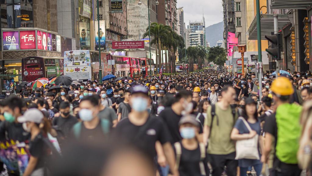 News Bilder des Tages Hongkong, Großdemonstration gegen die Politik Stadtregierung August 3, 2019, Hong Kong, Hong Kong, Hong Kong: Demonstrators occupy and walk down Nathan Road during the anti extradition bill protest..Despite the Hong Kong governm
