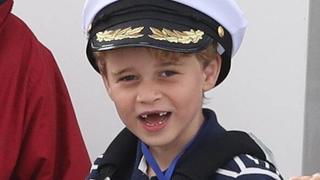 Prinz George als kleiner Kapitän.