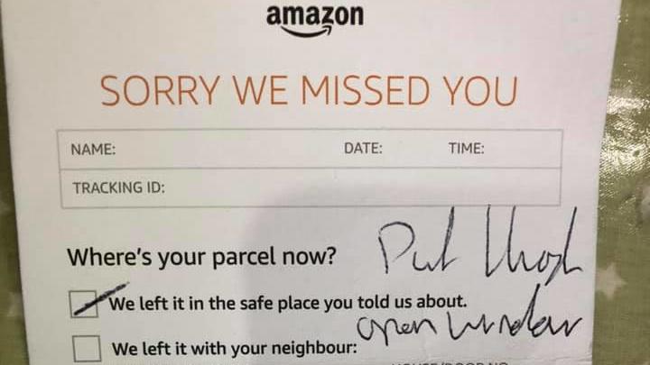 Der Zustellzettel des englischen Amazon-Paketboten
