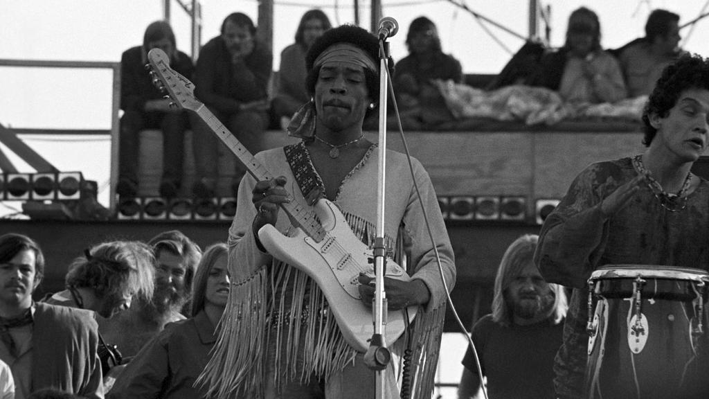 Jimi Hendrix bei seiner zweistündigen Kult-Performance beim Woodstock-Festival 1969.  