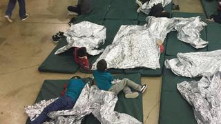 Kinder im Auffanglager an der Grenze zwischen den USA und Mexiko.