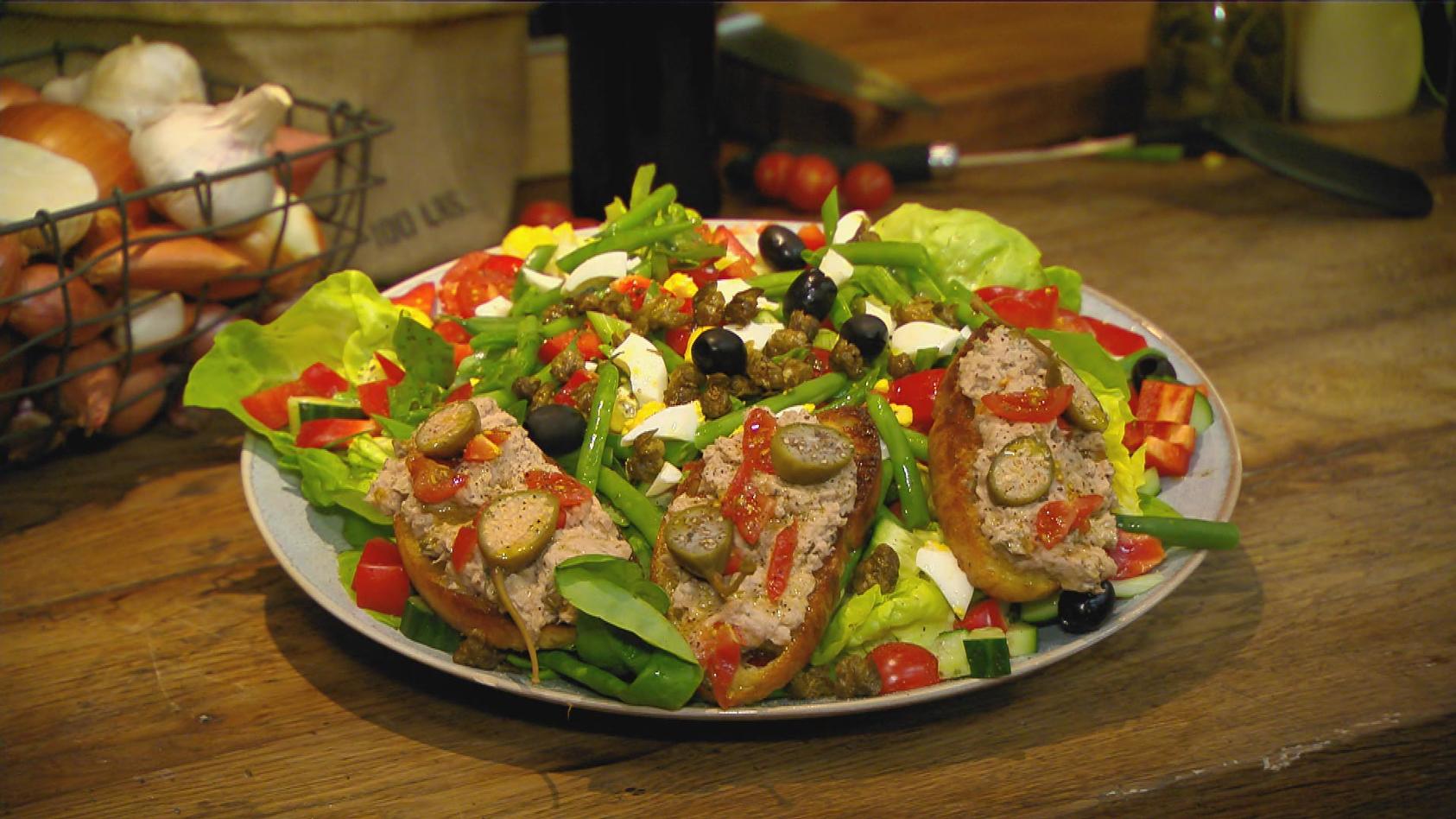 Nizza-Salat mit Thunfischcreme-Crostini: Vorspeise von Andrea Schirmaier-Huber und Ronny Loll
