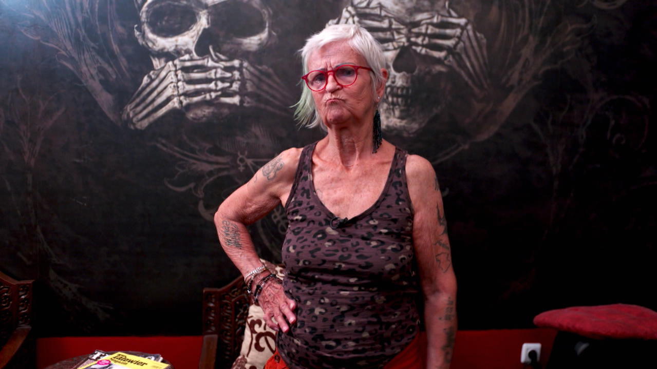 Christina Jahr ist 80 Jahre alt - und tattoosüchtig!