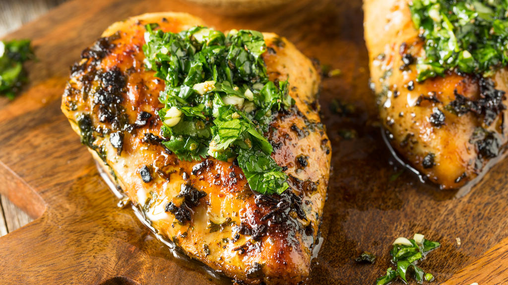 Grüne Marinade für Hühnchen und Fisch