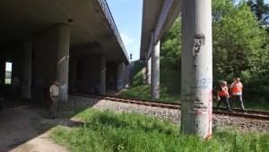 Zwei Mädchen sind im bayerischen Memmingen von einem Zug erfasst und getötet wurden.