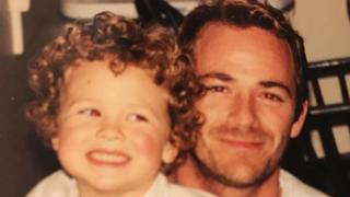 Ein Foto aus alten Zeiten: Luke Perry mit seinem Sohn Jake