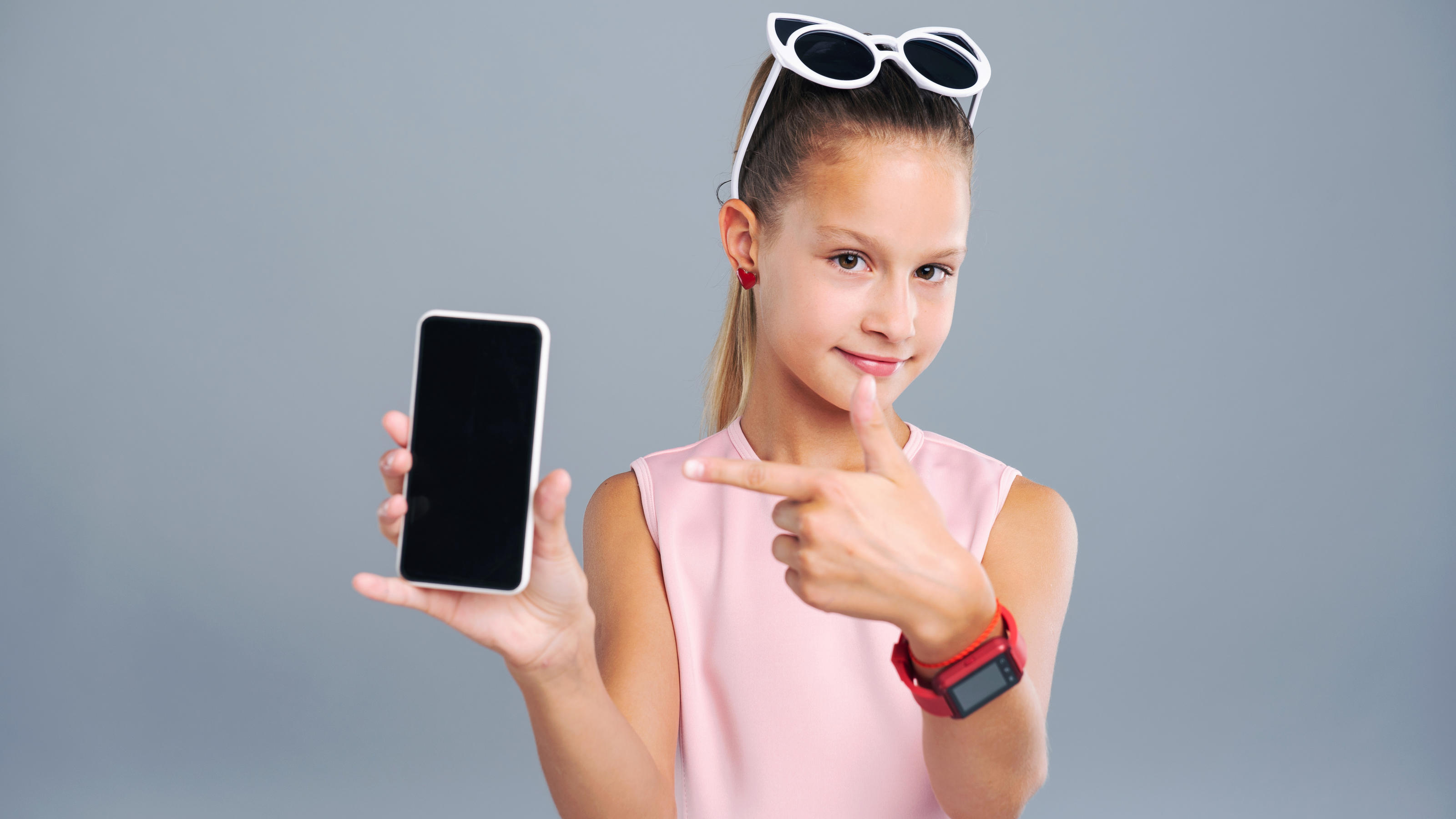 Je nach Alter des Kindes kommt statt einer Smartwatch auch ein Smartphone in Frage