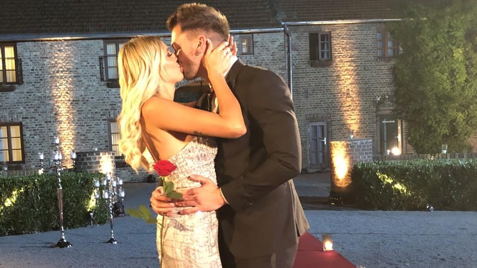 Ein Kuss für ihren Traummann: Gerda hat sich in Keno verliebt.