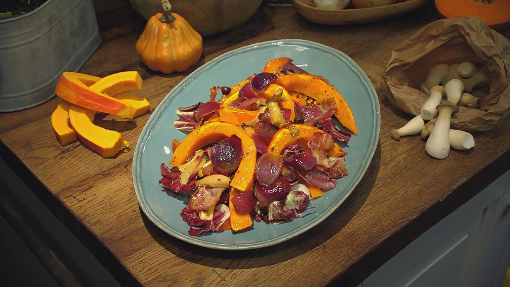 Gebackener Kürbis auf Bacon-Pilz-Salat: Vorspeise von Andrea Schirmaier-Huber und Ronny Loll