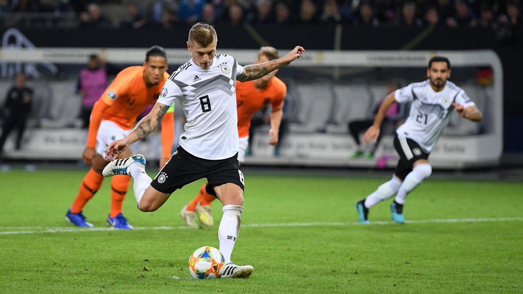 HAMBURG, GERMANY - SEPTEMBER 06: Toni Kroos of Germany scores his team's second goal during the UEFA Euro 2020 qualifier match between Germany and Netherlands at Volksparkstadion on September 06, 2019 in Hamburg, Germany. (Photo by Matthias Hangst/Bo