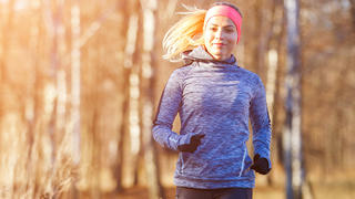 Joggen im Herbst: Gesund und sicher trainieren statt pausieren