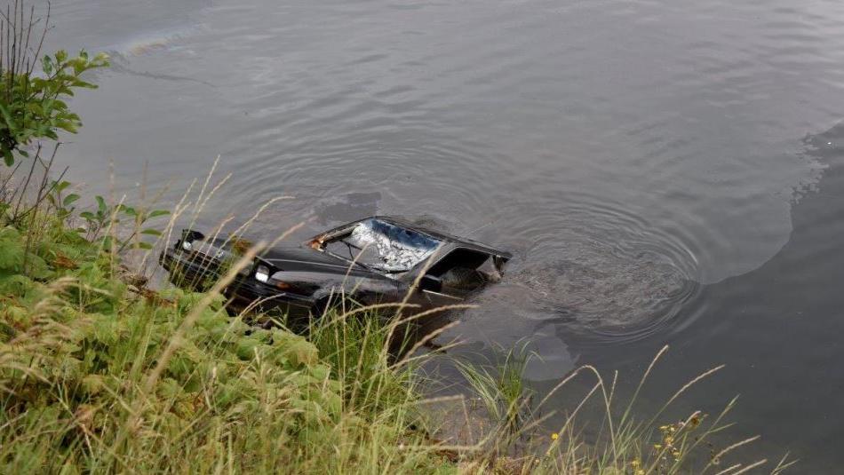 Kanada: Junge entdeckt Autowrack beim Tauchen. Darin starb die seit 1992 vermisste Frau.