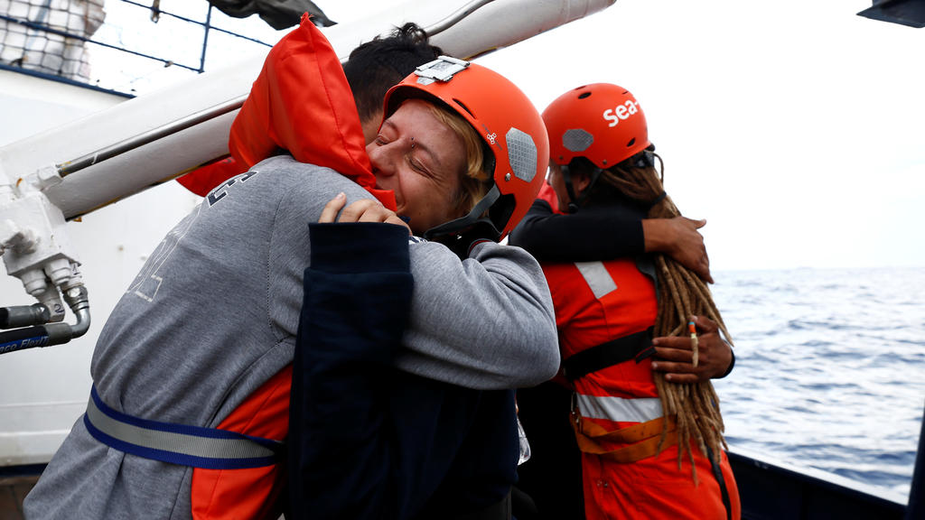 Erleichterung auch bei der Crew des deutschen Rettungsschiffs "Alan Kurdi".