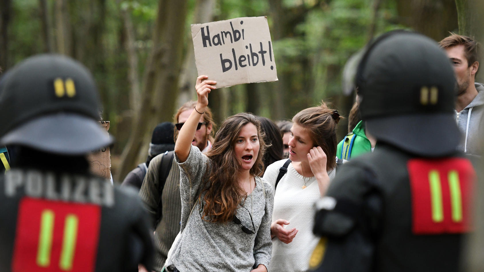 Aktivisten demonstrierten 2018 gegen die Räumung des Protestcamps im Hambacher Forst.