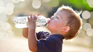 Plastik, Mikroplastik, Kind, trinken, Kinder, Plastikflasche