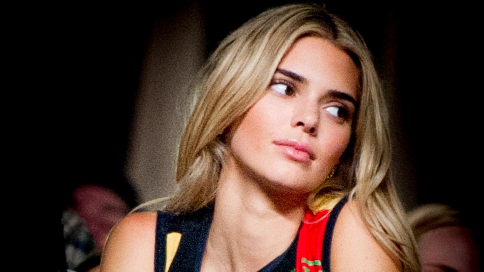 Kendall Jenner Mit Blonden Haaren Uber Den Laufsteg