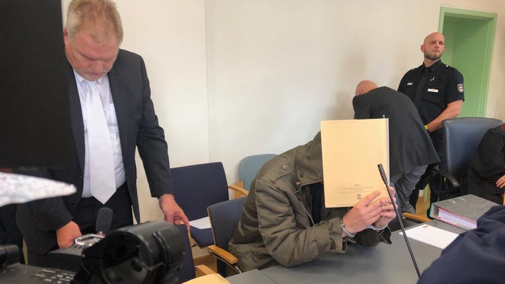 Angeklagter David H. beim Prozessauftakt