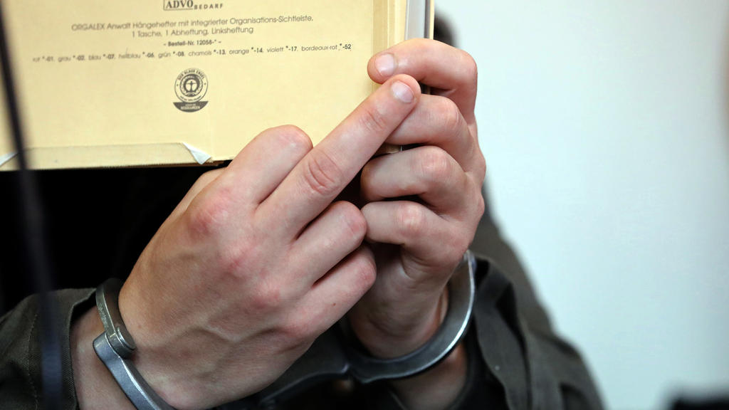 David H. zeigte dem leiblichen Vater von Leonie im Prozess den Mittelfinger.