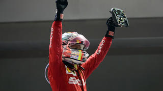 22.09.2019, Singapur: Motorsport: Formel-1-Weltmeisterschaft, Grand Prix von Singapur, Rennen: Sebastian Vettel aus Deutschland vom Team Scuderia Ferrari jubelt nach seinem ersten Saisonsieg. Foto: -/Zuma Press/dpa +++ dpa-Bildfunk +++
