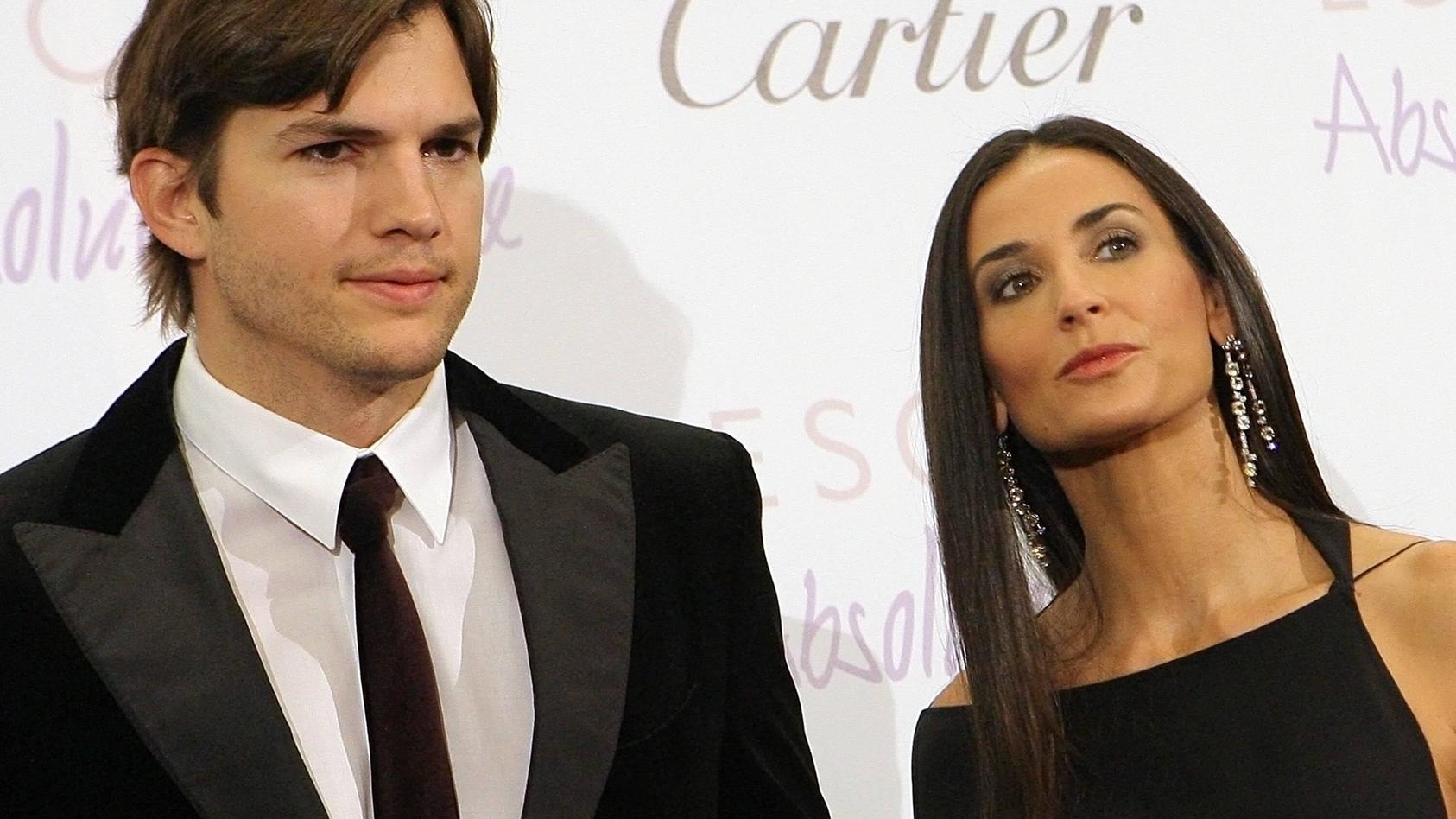 MOSCOW, RUSSIA. OCTOBER 31, 2010. American actress Demi Moore and her husband Ashton Kutcher pose for a photo before a gala dinner at Ritz Carlton Hotel where a charity auction was held to raise money for the DNA Foundation. PUBLICATIONxINxGERxAUTxON