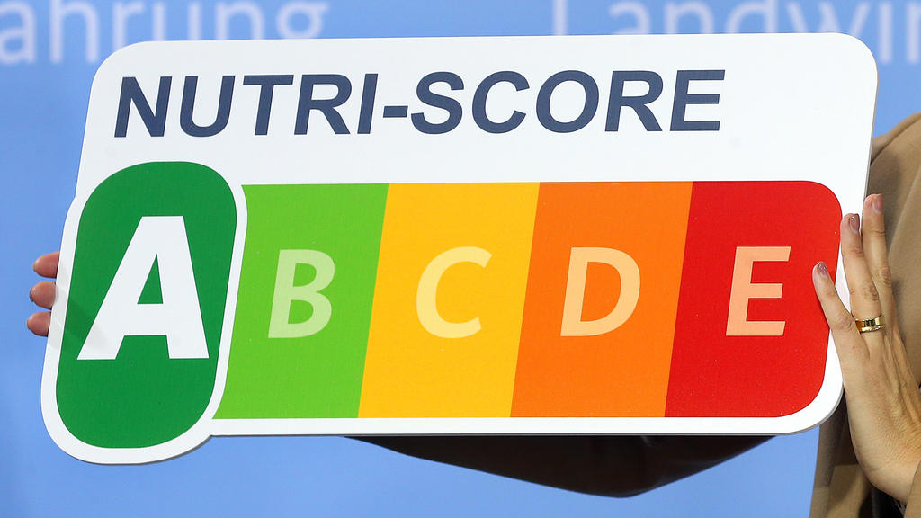 30.09.2019, Berlin: Julia Klöckner (CDU), Bundesernährungsministerin, stellt während einer Pressekonferenz in ihrem Ministerium das neue Nährwertkennzeichen "NutriScore" vor. Untersucht wurden vier Modelle für eine klarere Kennzeichnung von Zucker, F