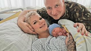 Melanie Müller (l.) und Ehemann Mike Blümer (r.) freuen sich über die Geburt ihres zweiten Kindes.