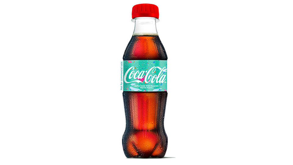 Turkises Etikett Coca Cola Produziert Flaschen Aus Meeresplastik