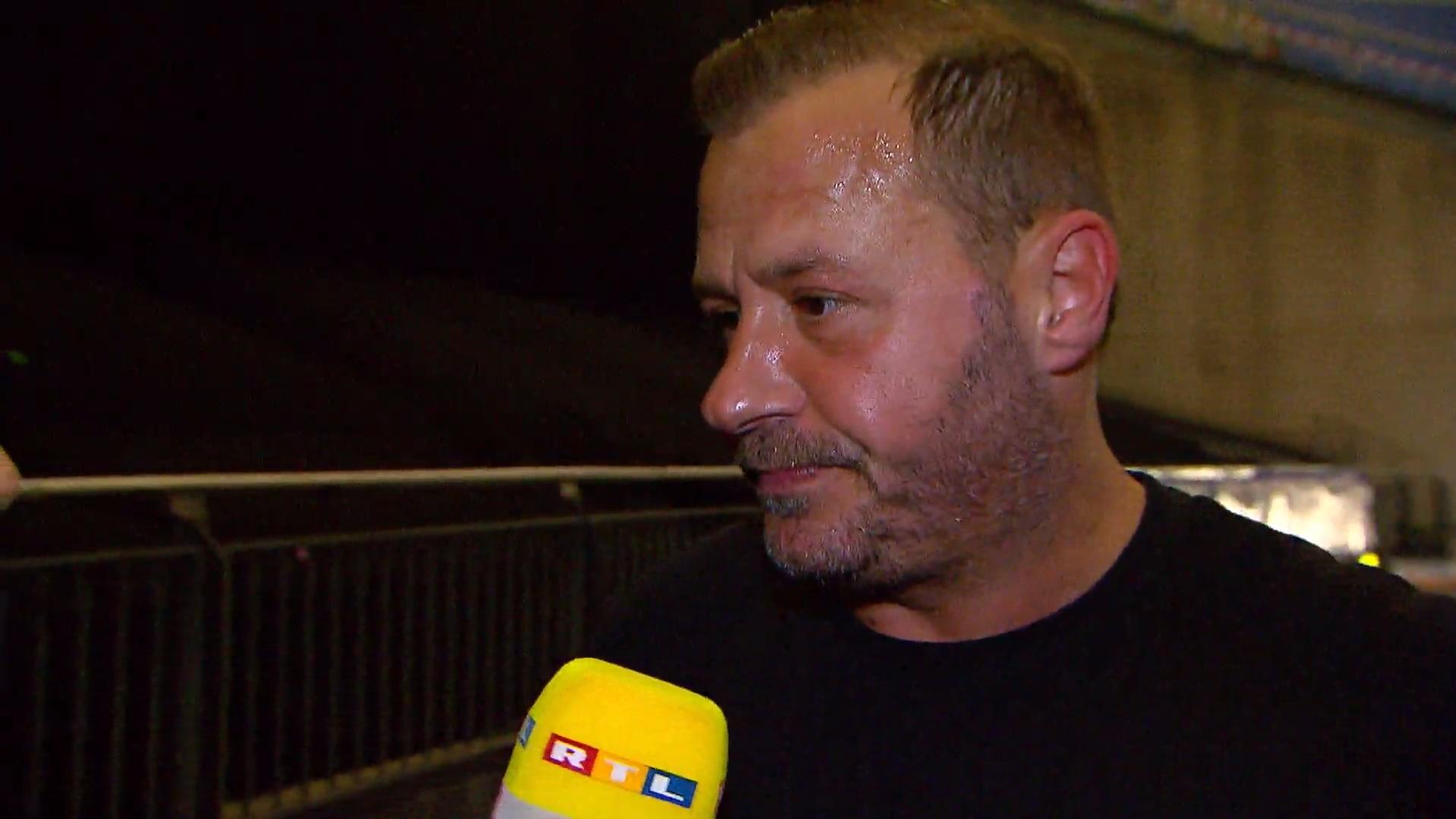 Willi Herren versteht im RTL-Interview nicht, wieso er bei „Olé auf Schalke" von der Bühne geholt wurde.