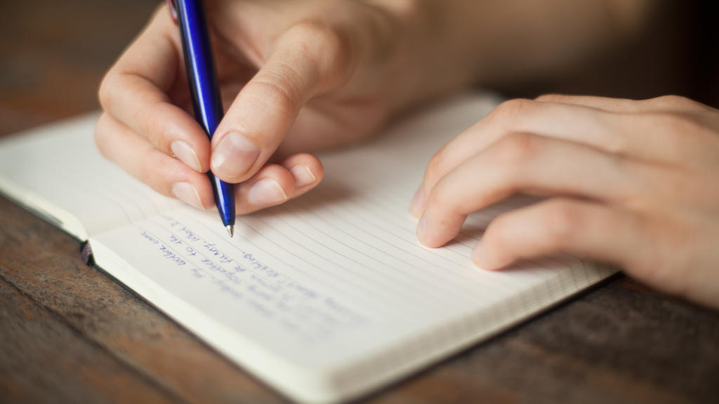 Tagebuch schreiben mit der Hand verdrahtet Synapsen