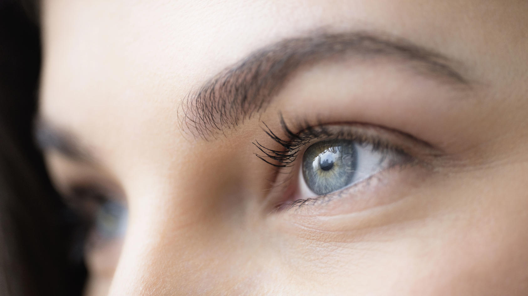 Close up of young woman with blue eyes, Close up der jungen Frau mit blauen Augen | Verwendung weltweit, Keine Weitergabe an Wiederverkäufer.