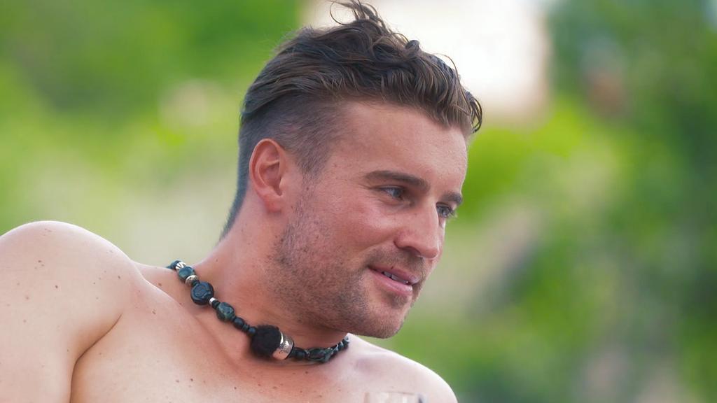 Alex Hindersmann tut Julia beim Date von "Bachelor in Paradise" gut