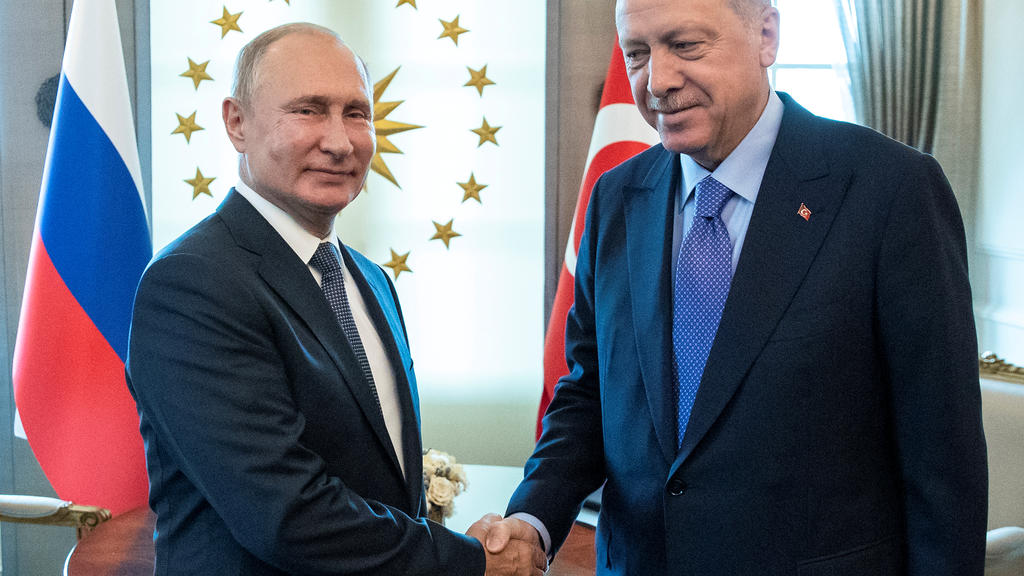 FILE PHOTO: Russian President Vladimir Putin, left, and Turkish President Recep Tayyip Erdogan shake hands during their meeting in Ankara, Turkey September 16, 2019. Pavel Golovkin/Pool via REUTERS - RC19A45CE470/File Photo
